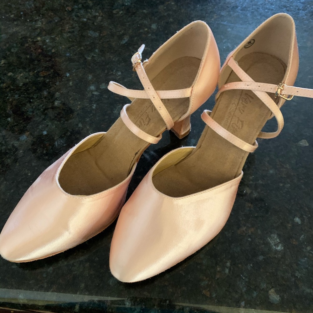 Smooth ballroom dance shoes. 2 1/2” heel. NWOT.